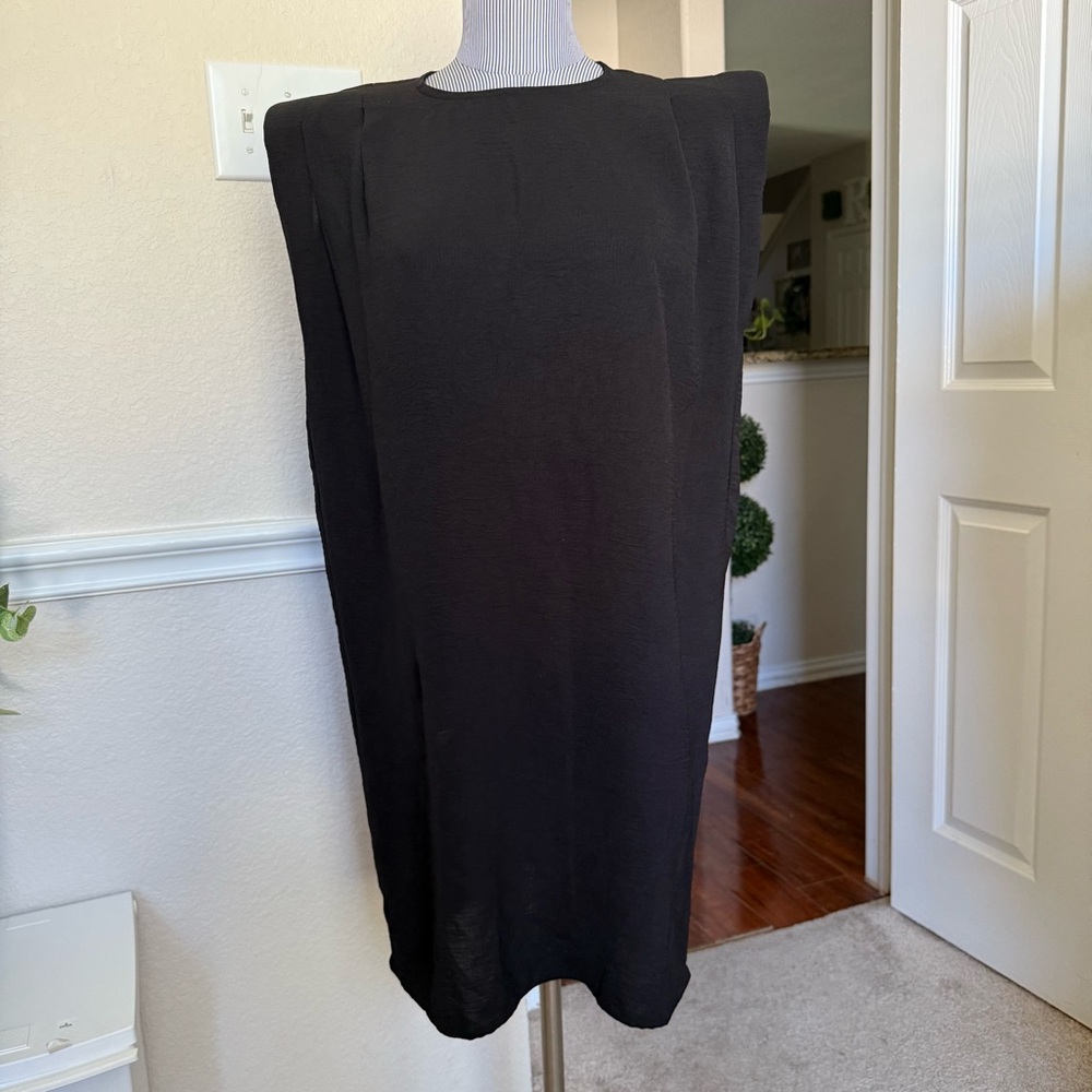 L Love Medium Black Sleeveless Dress